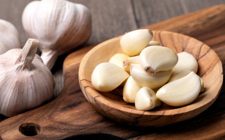 Eat Garlic Before Bed and Be Amazed at What Happens! (Almost Nobody Knows)