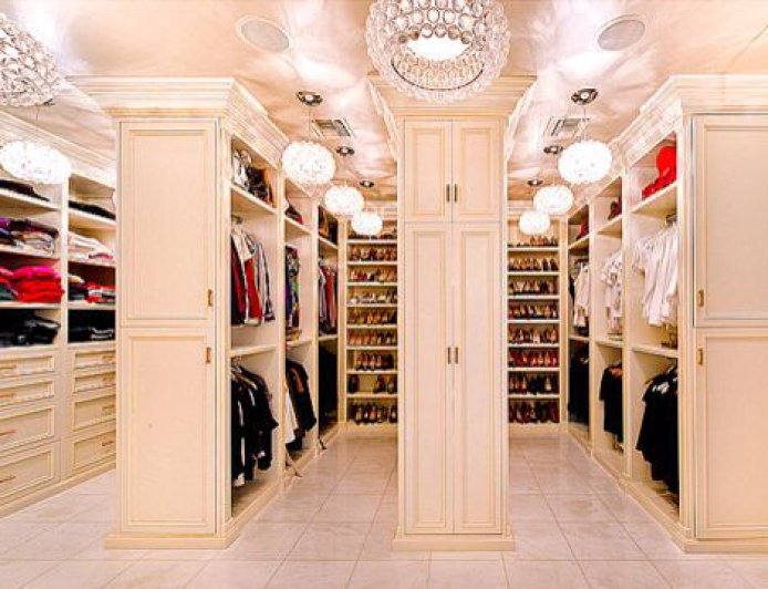 5 Outfits Every Lady Needs in Her Wardrobe  👗✨